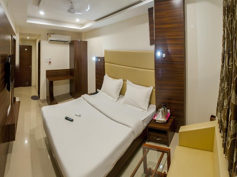 Hotel Kalpana Palace Ujjain Eksteriør billede